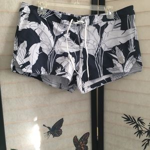 Roxy board shorts L